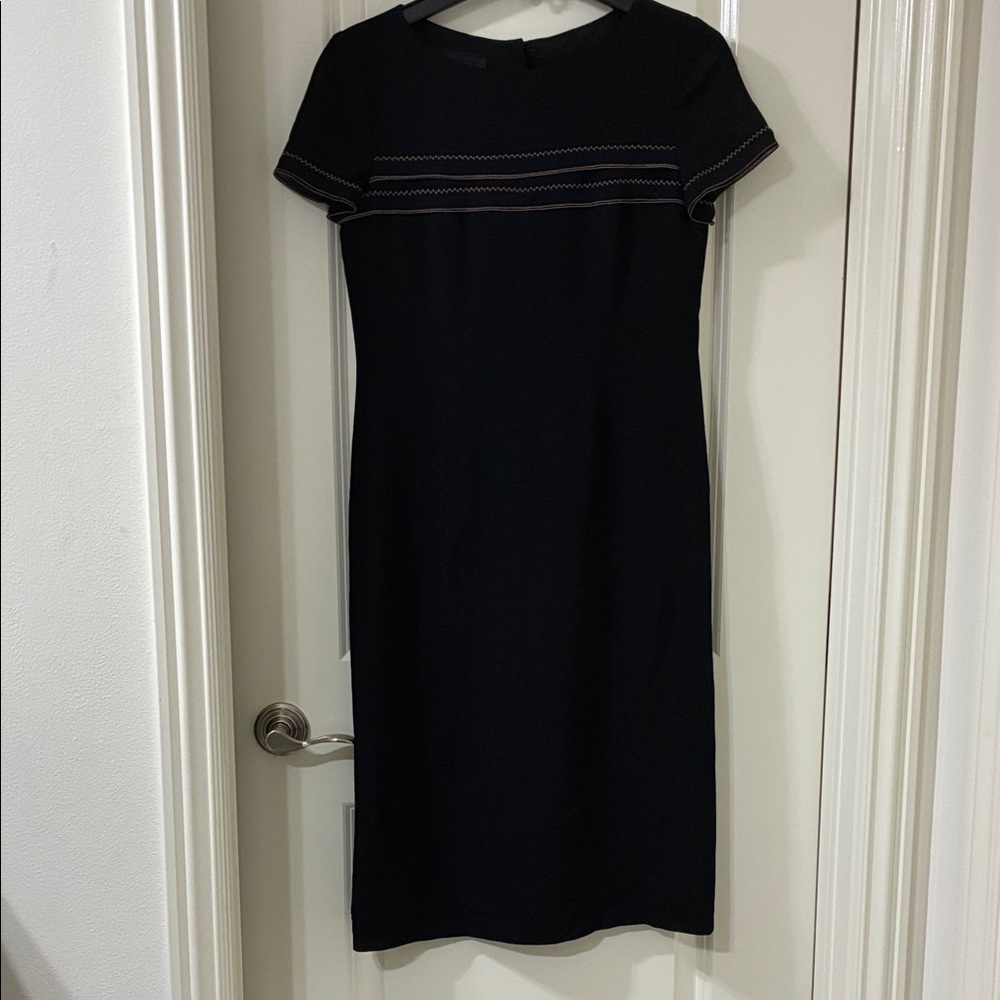 mine Black Short-Sleeve Midi Sheath Dress with Contrast Stitching